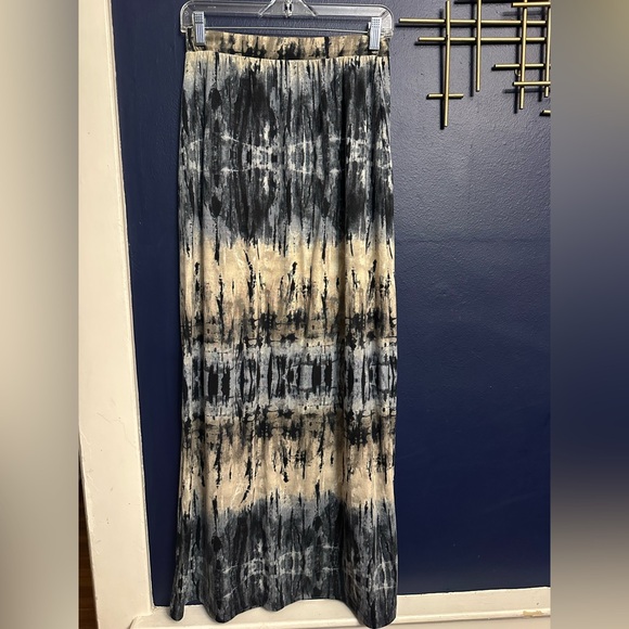 kristin nicole Dresses & Skirts - Women’s Kristin Nicole Maxi Skirt size M